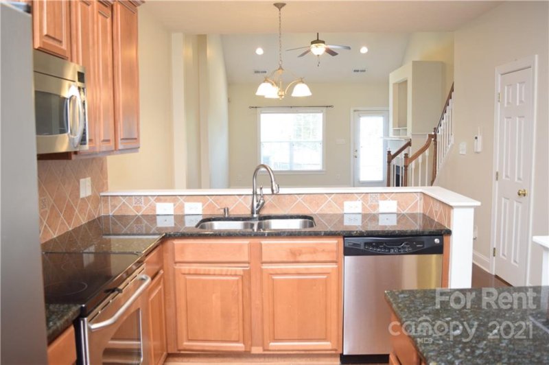 Property image 4 at 2008 Talbot Lane, Hickory, NC 28602