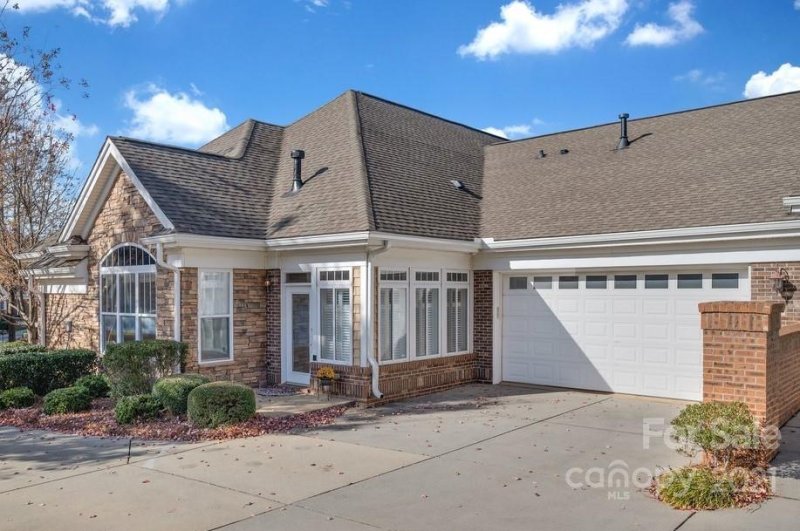 Property image 2 at 10630 Fortuna Court, Matthews, NC 28105