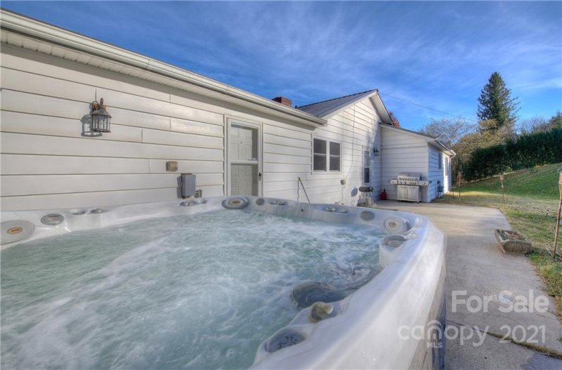 Property image 2 at 420 Hillcrest Circle, Spruce Pine, NC 28777