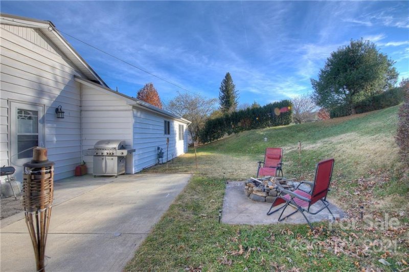 Property image 3 at 420 Hillcrest Circle, Spruce Pine, NC 28777