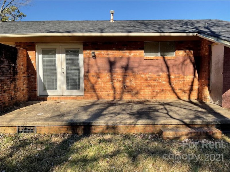 Property image 2 at 4928 Malibu Drive, Charlotte, NC 28215