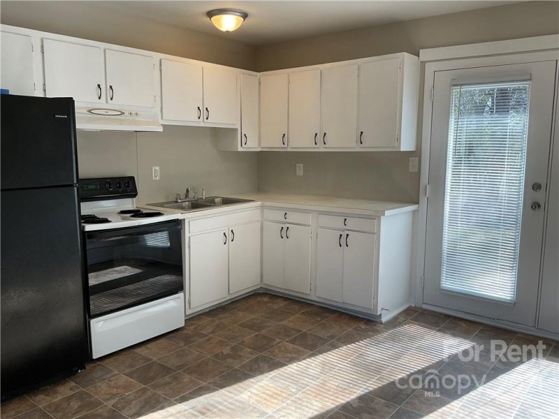 Property image 3 at 4928 Malibu Drive, Charlotte, NC 28215