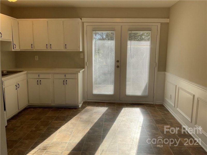 Property image 4 at 4928 Malibu Drive, Charlotte, NC 28215