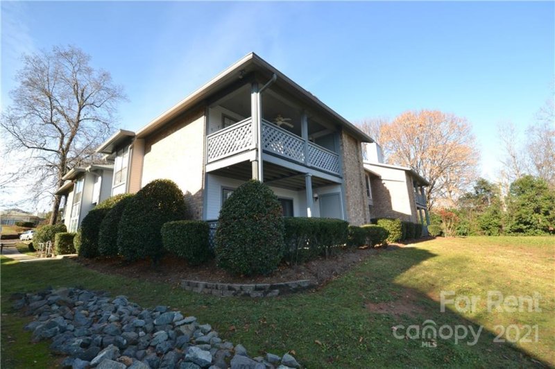 Property image 2 at 5833 Harris Grove Lane, Charlotte, NC 28212