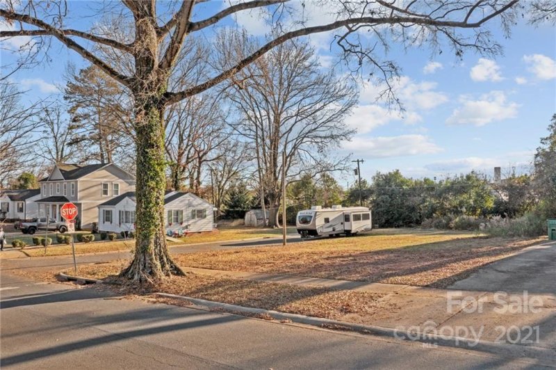 Property image 3 at 401 Plymouth Avenue, Charlotte, NC 28206