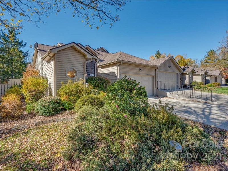 Property image 3 at 17 Tisha Lane, Hendersonville, NC 28739