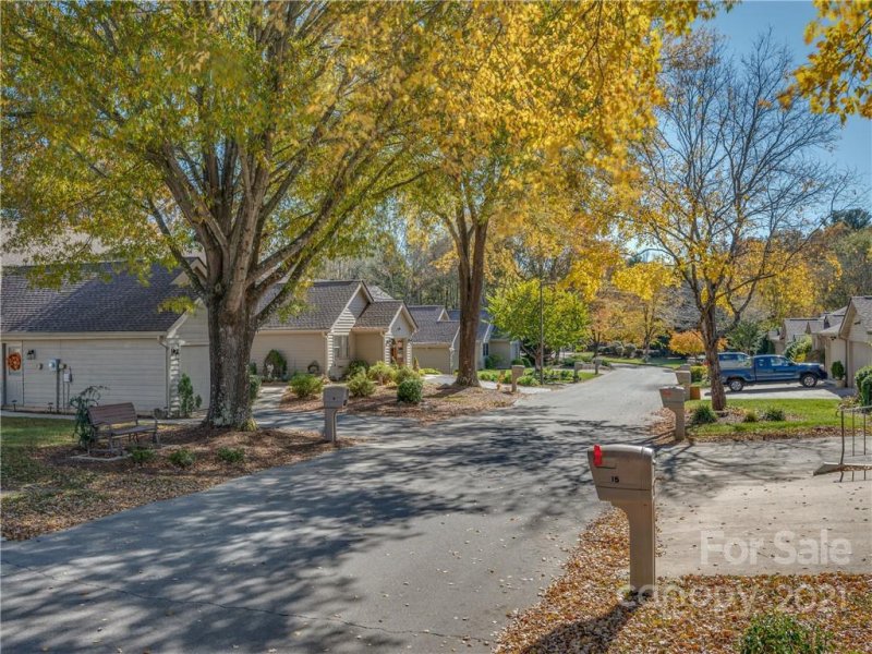 Property image 4 at 17 Tisha Lane, Hendersonville, NC 28739