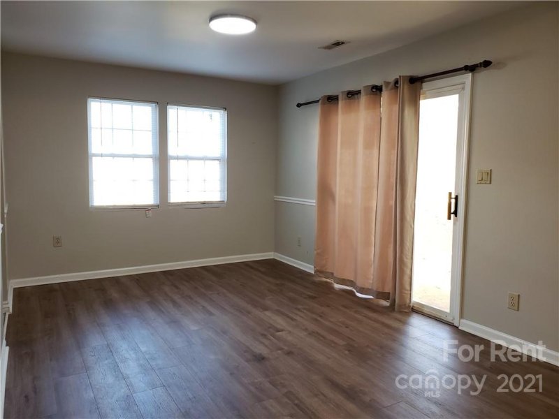 Property image 3 at 4716 Maple Knoll Avenue, Charlotte, NC 28212