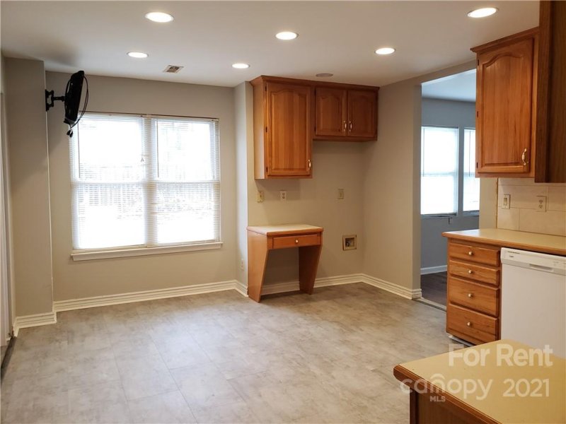 Property image 5 at 4716 Maple Knoll Avenue, Charlotte, NC 28212