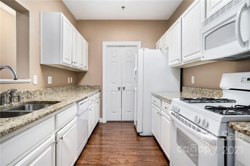 Property image 4 at 5617 Fairview Road, Charlotte, NC 28209