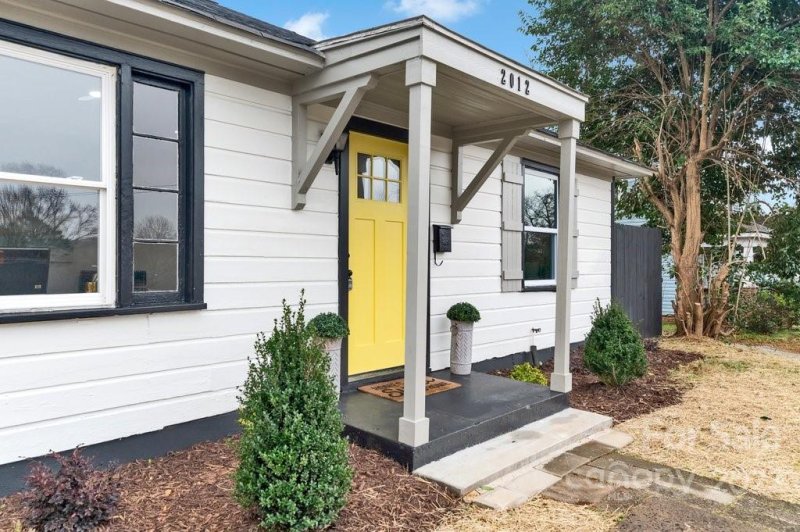 Property image 4 at 2012 Double Oaks Road, Charlotte, NC 28206