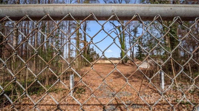 Property image 4 at 2800 Mccombs Street, Charlotte, NC 28208