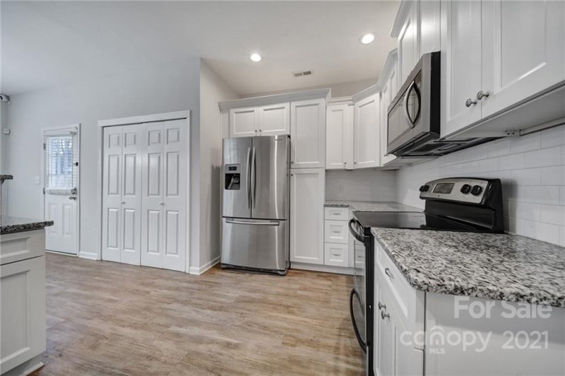 Property image 2 at 5040 Cheviot Road, Charlotte, NC 28269