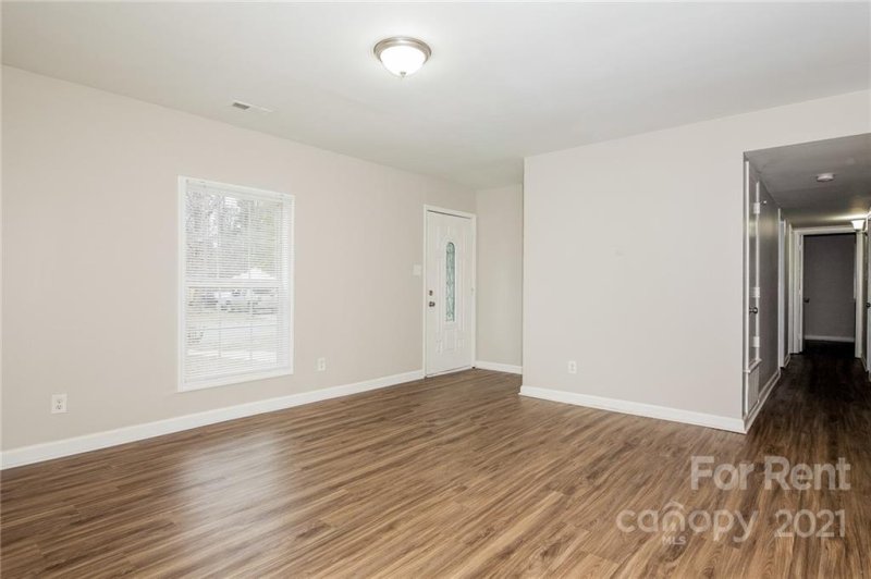 Property image 3 at 800 Milan Road, Charlotte, NC 28216