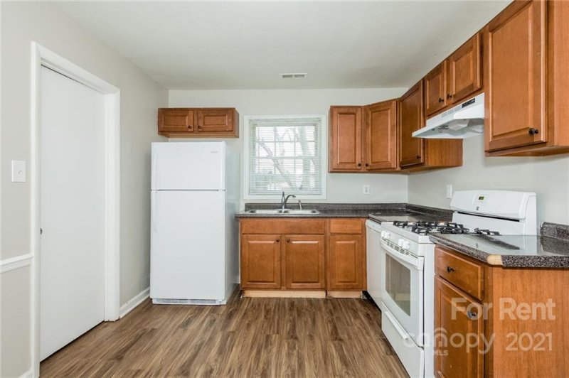 Property image 5 at 800 Milan Road, Charlotte, NC 28216