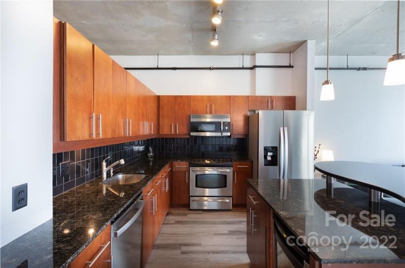 Property image 4 at 505 E 6th Street, Charlotte, NC 28202