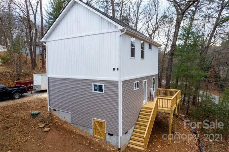 Property image 2 at 125 Ramblewood Drive, Asheville, NC 28805