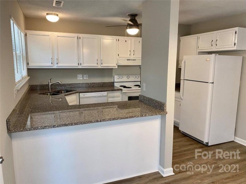 Property image 5 at 8109 Meadowdale Lane, Charlotte, NC 28227