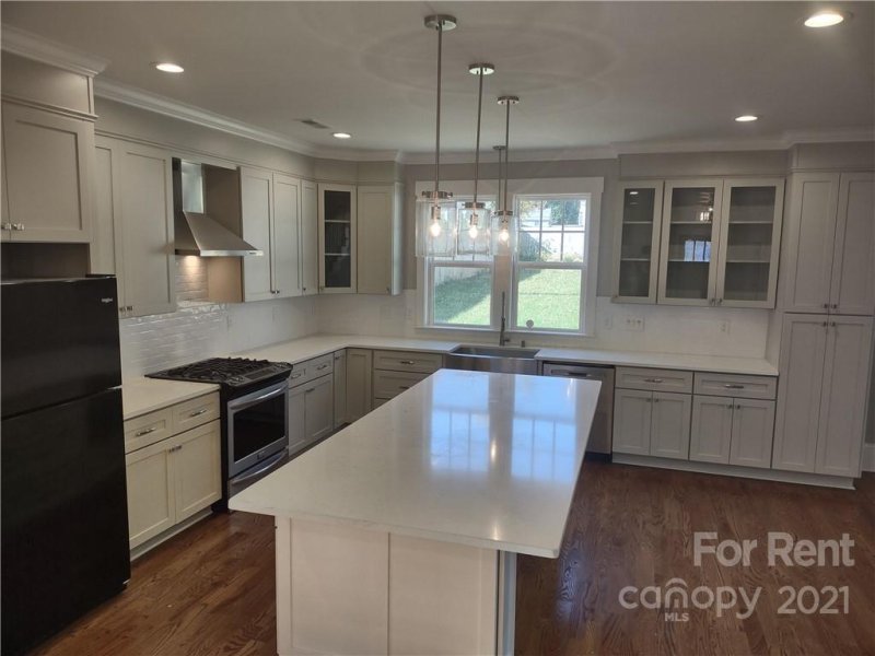 Property image 3 at 1716 Berryhill Road, Charlotte, NC 28208