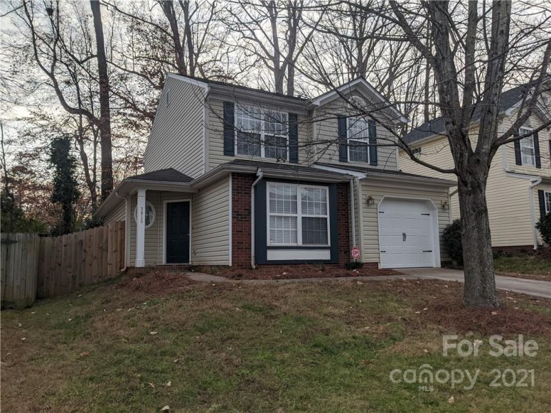 Property image 2 at 3810 Brookchase Lane, Charlotte, NC 28205