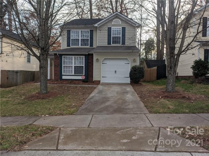 Property image 3 at 3810 Brookchase Lane, Charlotte, NC 28205