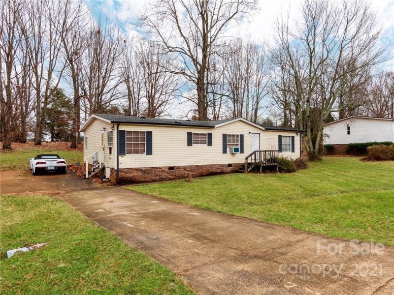 Property image 2 at 3464 Rock Creek Drive, Newton, NC 28658