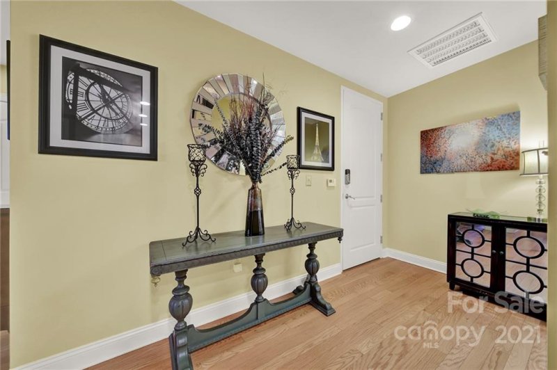 Property image 2 at 701 Royal Court, Charlotte, NC 28202