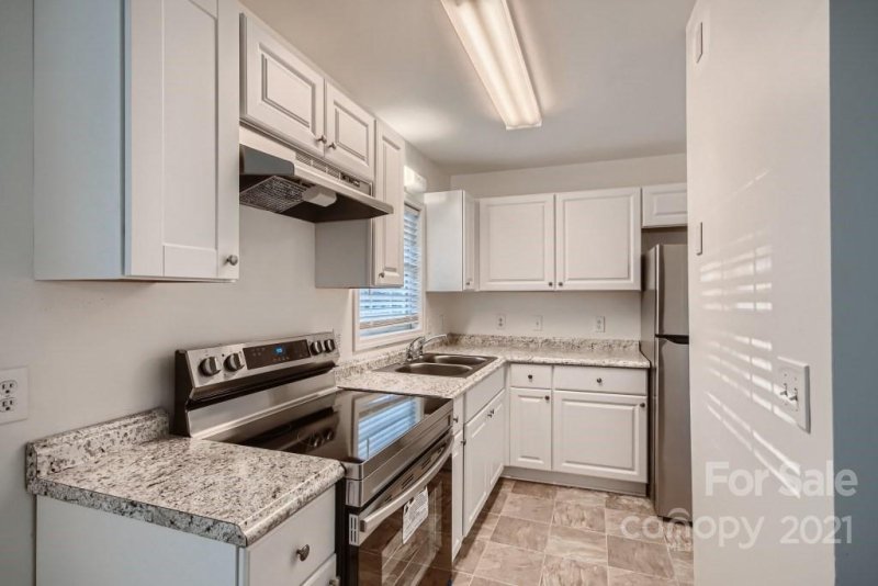 Property image 4 at 3025 Westerwood Drive, Charlotte, NC 28214