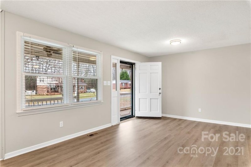 Property image 4 at 4842 Greenwood Drive, Gastonia, NC 280582