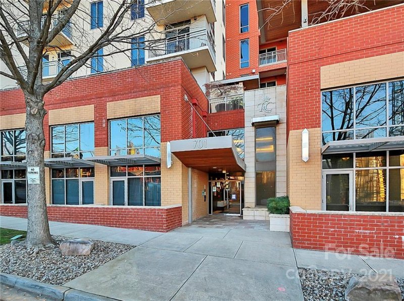 Property image 5 at 701 Royal Court, Charlotte, NC 28202