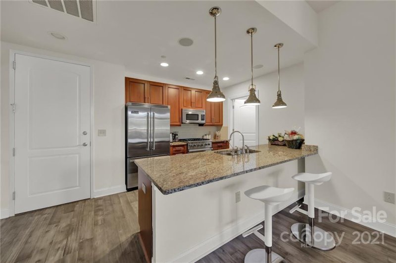 Property image 2 at 701 Royal Court, Charlotte, NC 28202