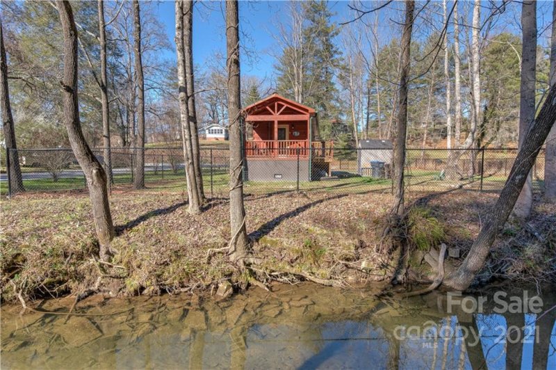 912 N Lakeside Drive