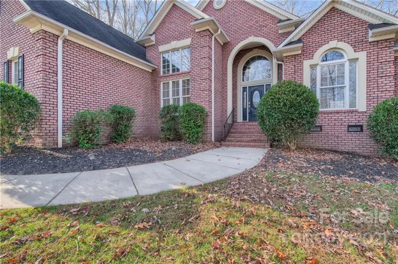 Property image 3 at 6762 Fox Ridge Circle, Davidson, NC 28036