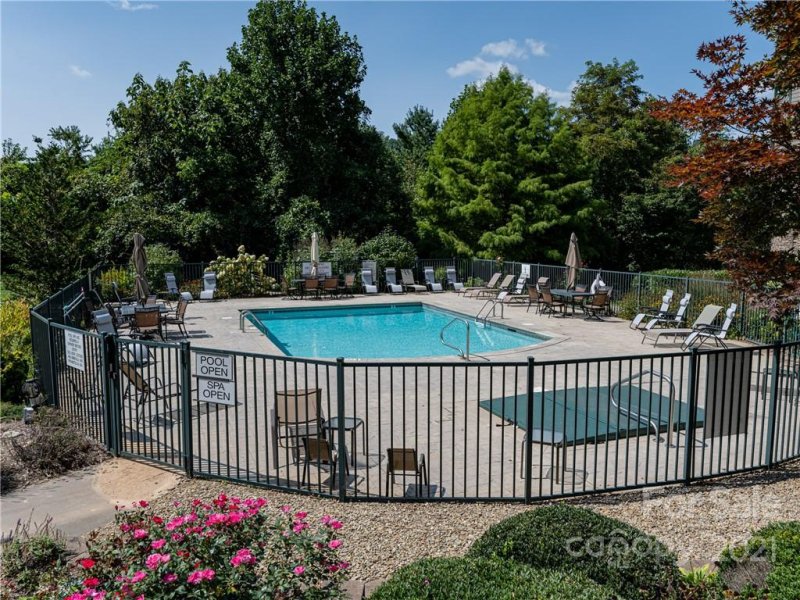 Property image 5 at 9 Kenilworth Knoll, Asheville, NC 28805