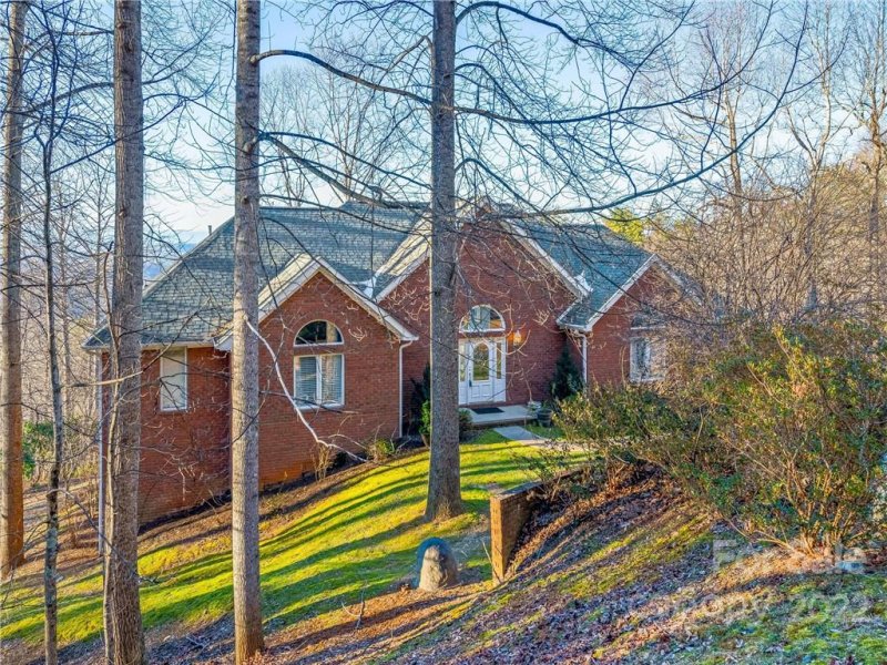 Property image 2 at 137 Stonecrest Drive, Asheville, NC 28803