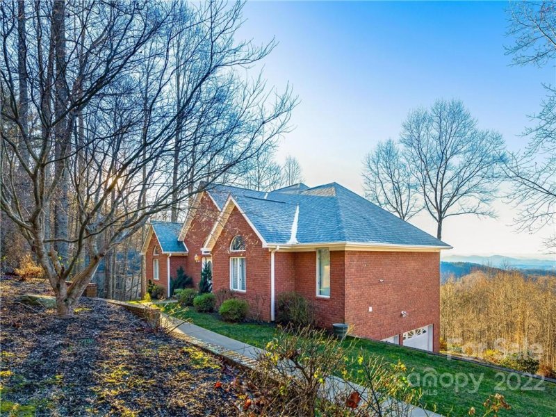 Property image 3 at 137 Stonecrest Drive, Asheville, NC 28803
