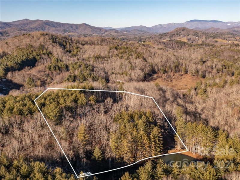 Property image 3 at 840 Gordon Lane, Burnsville, NC 28714