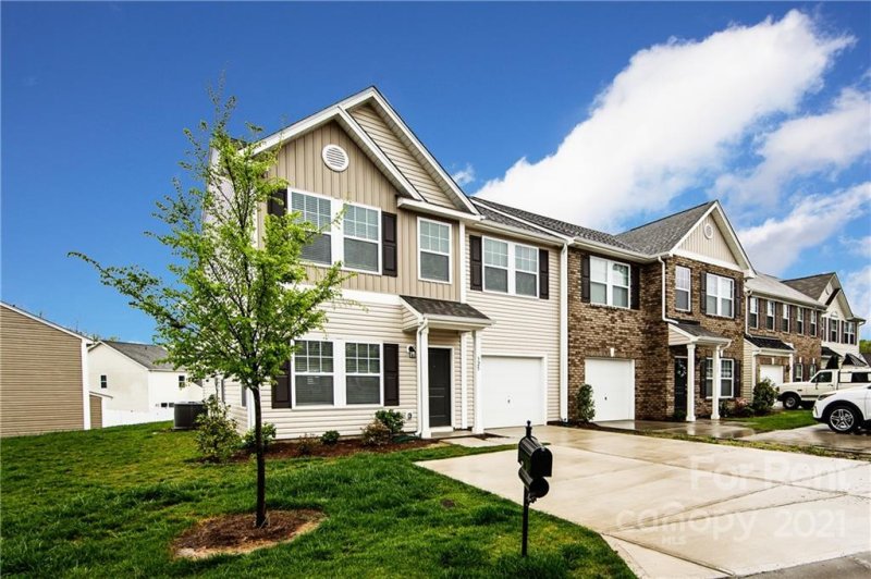 Property image 2 at 325 Battery Circle, Clover, SC 29710