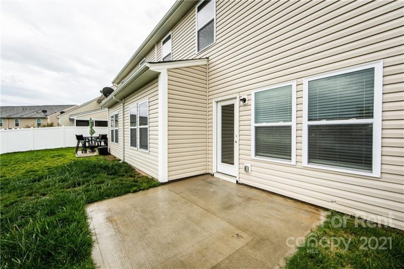 Property image 5 at 325 Battery Circle, Clover, SC 29710