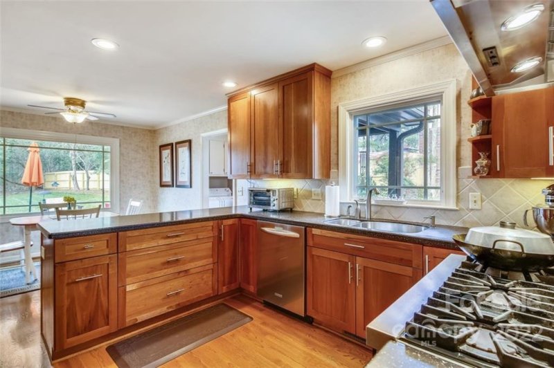 Property image 4 at 2400 Fernbank Drive, Charlotte, NC 28226