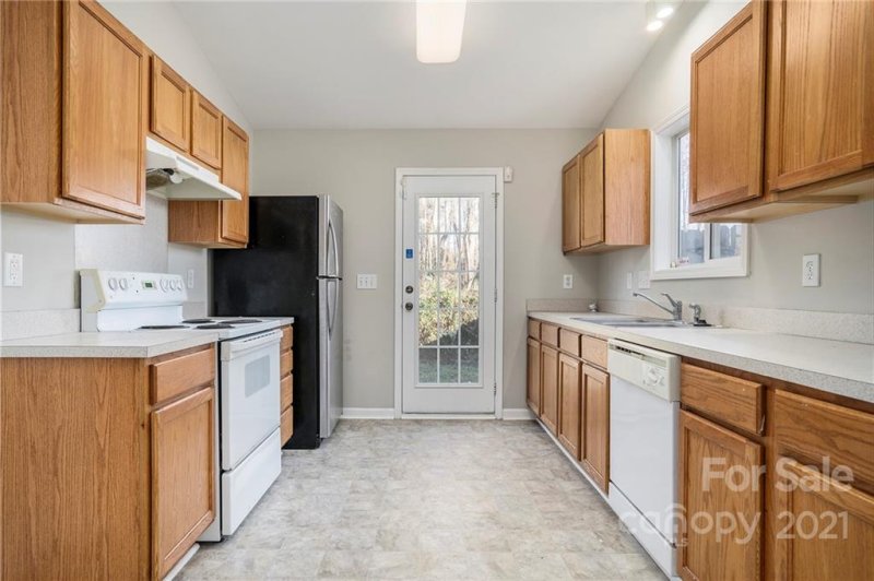 Property image 2 at 2734 Meadow Knoll Drive, Charlotte, NC 28269