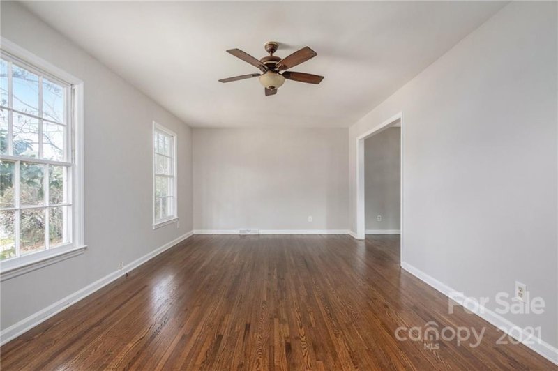 Property image 3 at 5600 Cherrycrest Lane, Charlotte, NC 28217