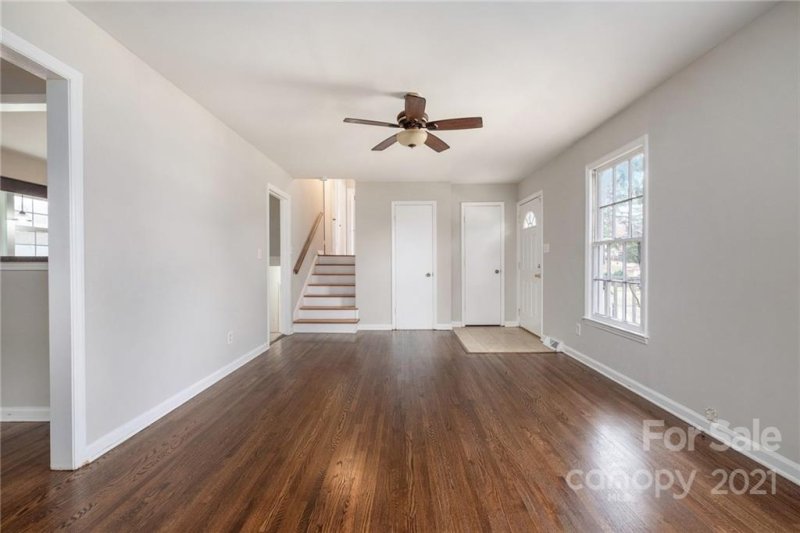 Property image 4 at 5600 Cherrycrest Lane, Charlotte, NC 28217