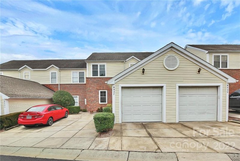 Property image 4 at 6927 Misty Pine Lane, Charlotte, NC 28217