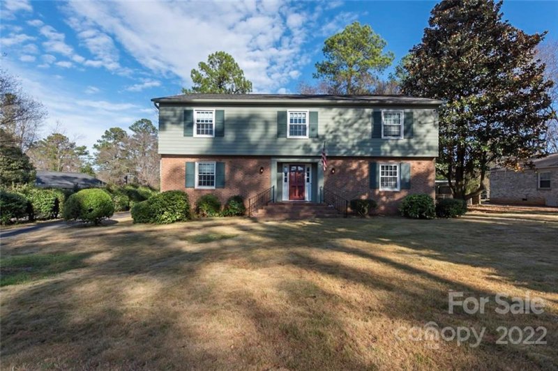 2032 Poinsett Drive