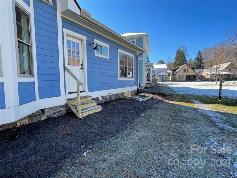 Property image 3 at 18 Destination Drive, Asheville, NC 28806