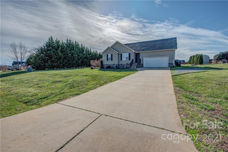 Property image 2 at 2681 Eagle Drive, Lincolnton, NC 28092