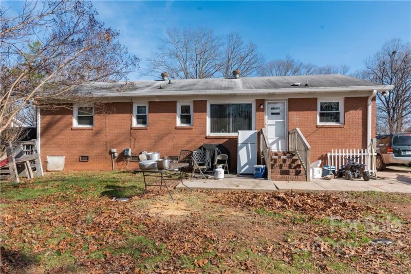 Property image 2 at 2316 Lanecrest Drive, Charlotte, NC 28215