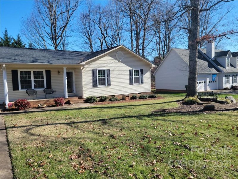 Property image 2 at 412 10th Avenue, Conover, NC 28613