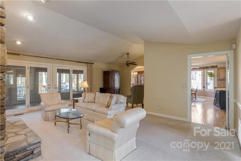 Property image 3 at 201 Brandon Road, Hendersonville, NC 28739